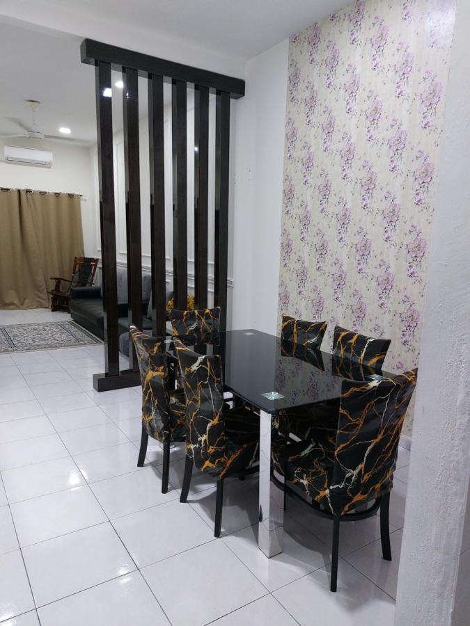 Pelangi Homestay Bota Exteriör bild