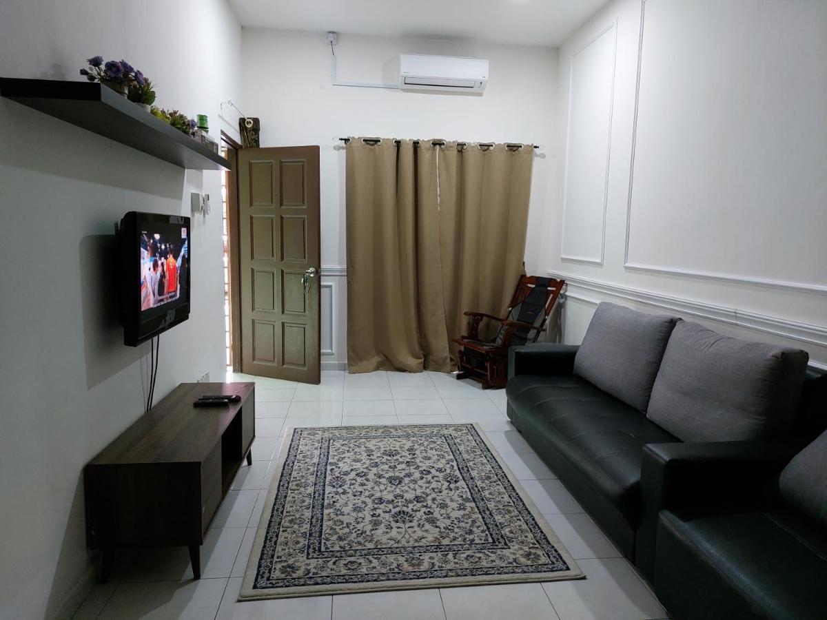 Pelangi Homestay Bota Exteriör bild